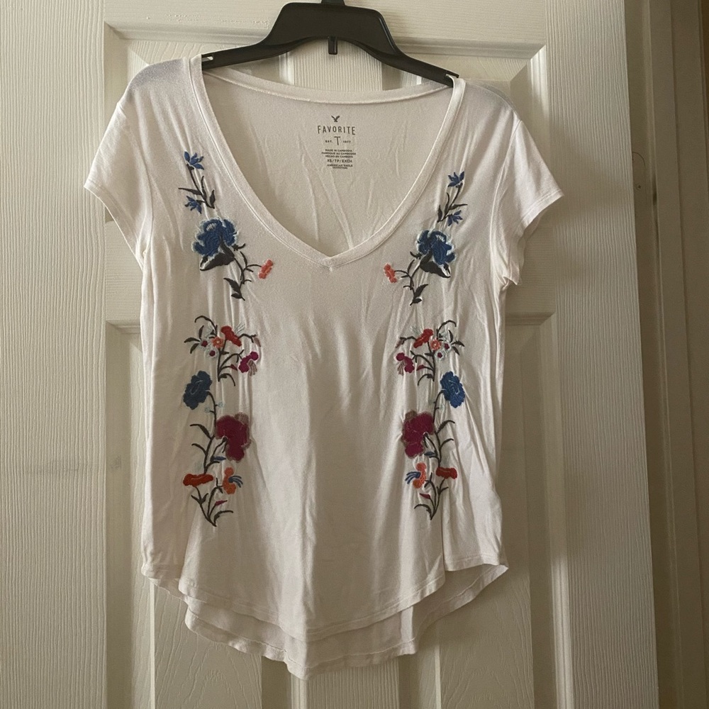 Embroidered flower T-shirt